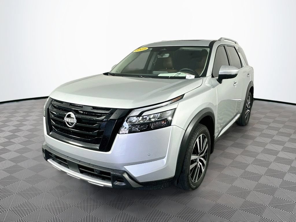 Certified 2025 Nissan Pathfinder Platinum w/ Black Appearance Package AWD/4WD image 6