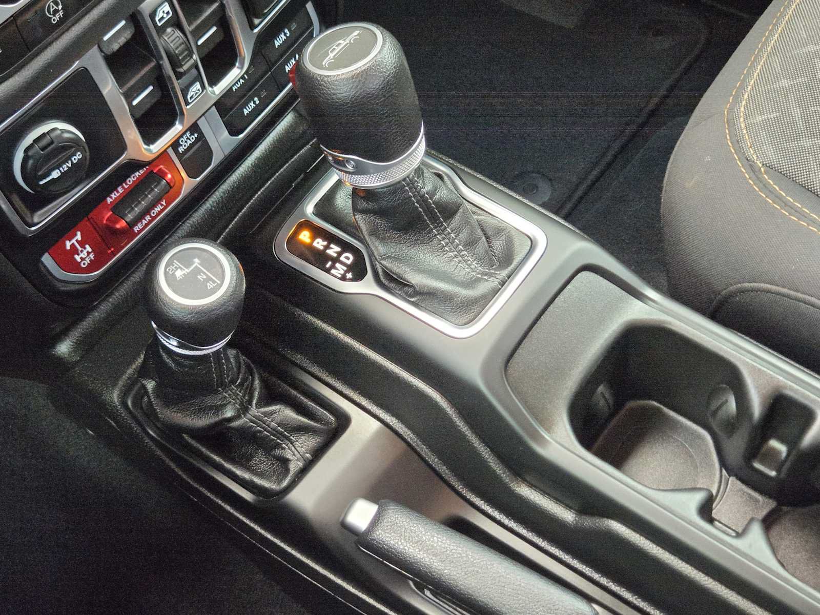 Used 2024 Jeep Gladiator Mojave w/ Safety Group AWD/4WD image 20