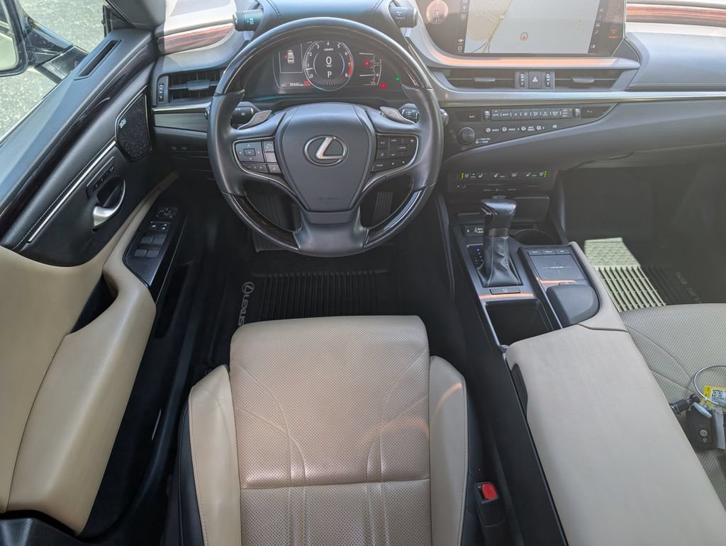 Used 2019 Lexus ES 350 Ultra Luxury w/ Accessory Package 2 FWD image 10
