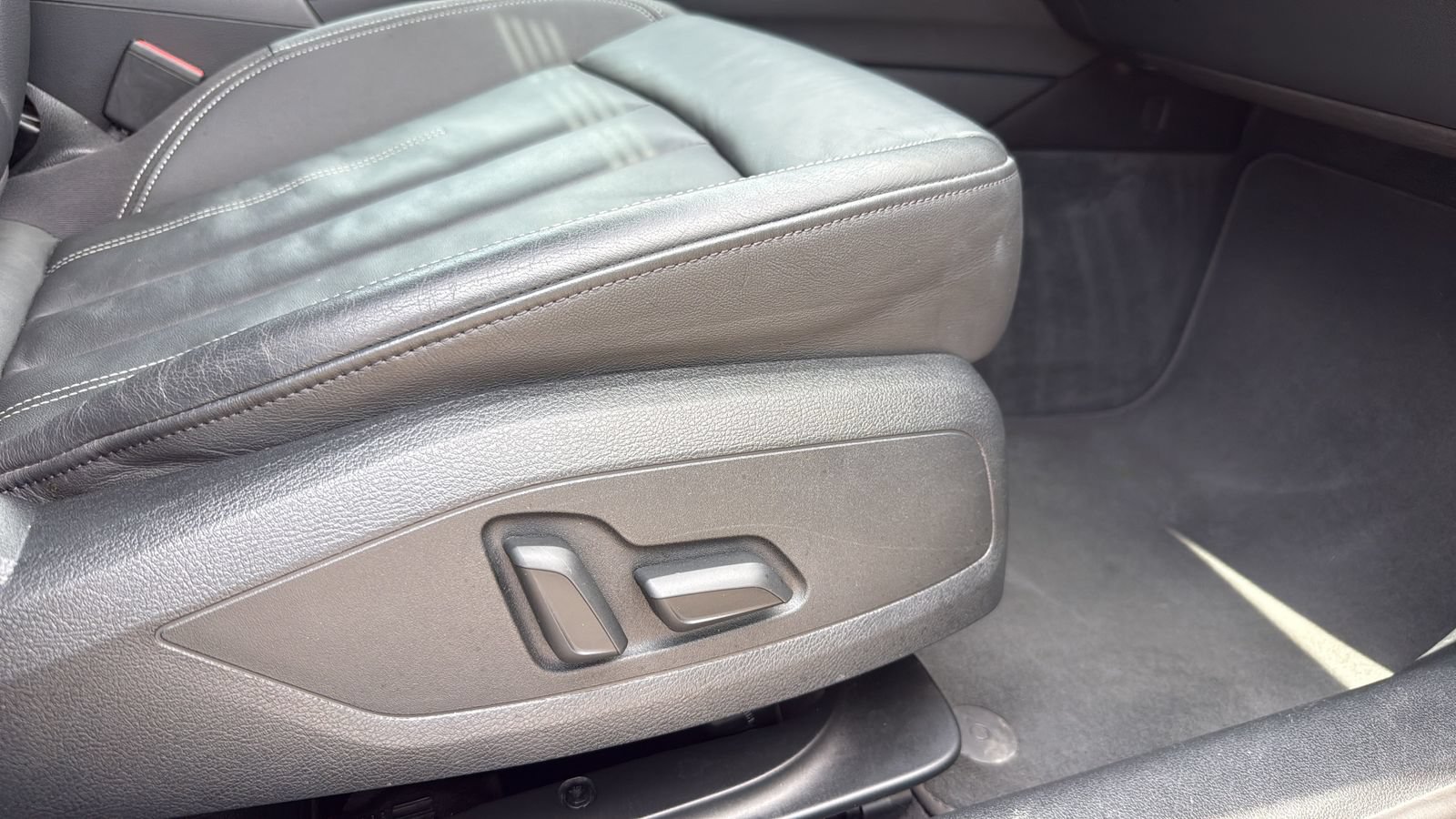 Used 2020 Audi A4 2.0T Premium w/ Convenience Package FWD image 23