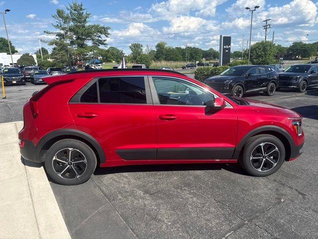 Certified 2025 Kia Niro LX FWD image 8