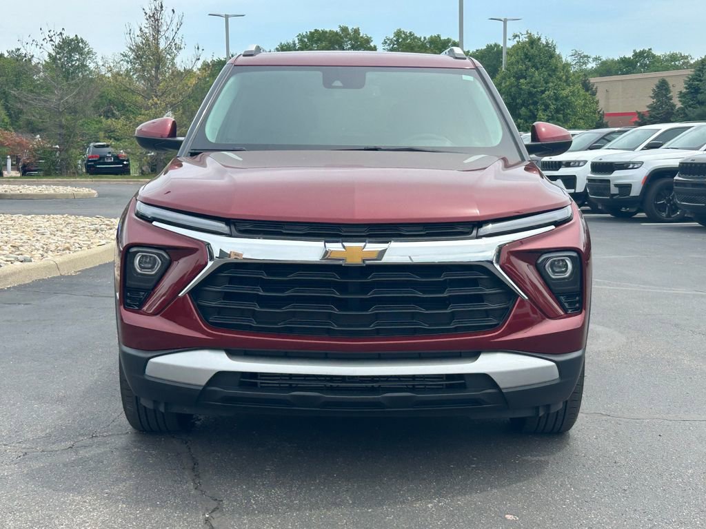 Used 2024 Chevrolet TrailBlazer LT w/ Convenience Package AWD/4WD image 2