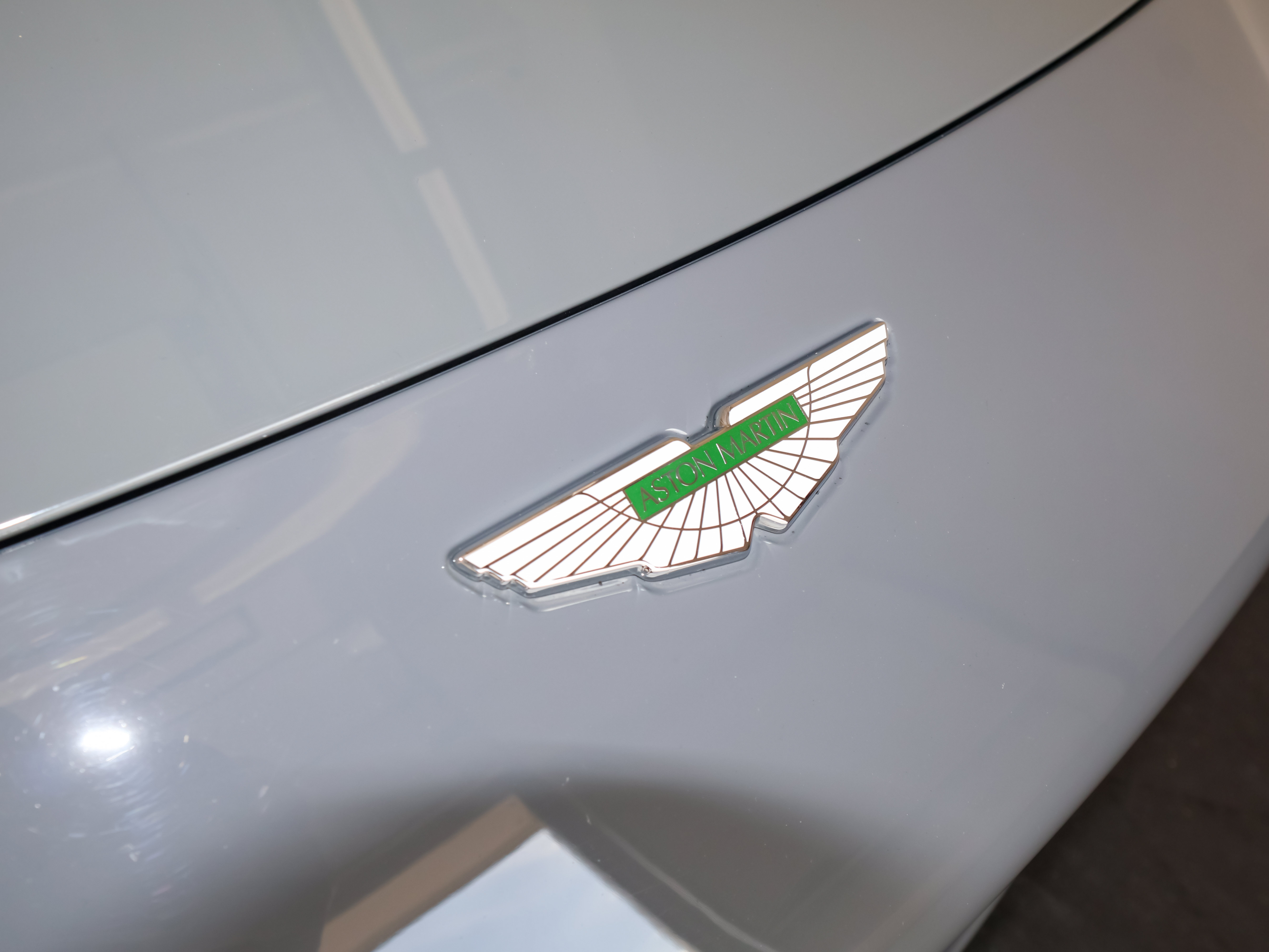 Used 2021 Aston Martin V8 Vantage Coupe RWD image 33