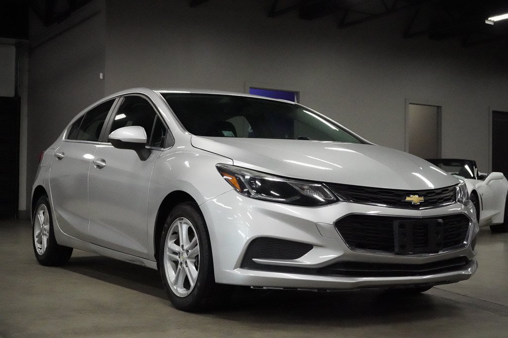 Used 2017 Chevrolet Cruze LT w/ Convenience Package FWD image 7