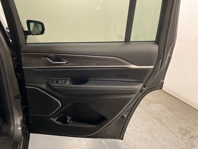 Used 2022 Jeep Grand Cherokee L Limited AWD/4WD image 42