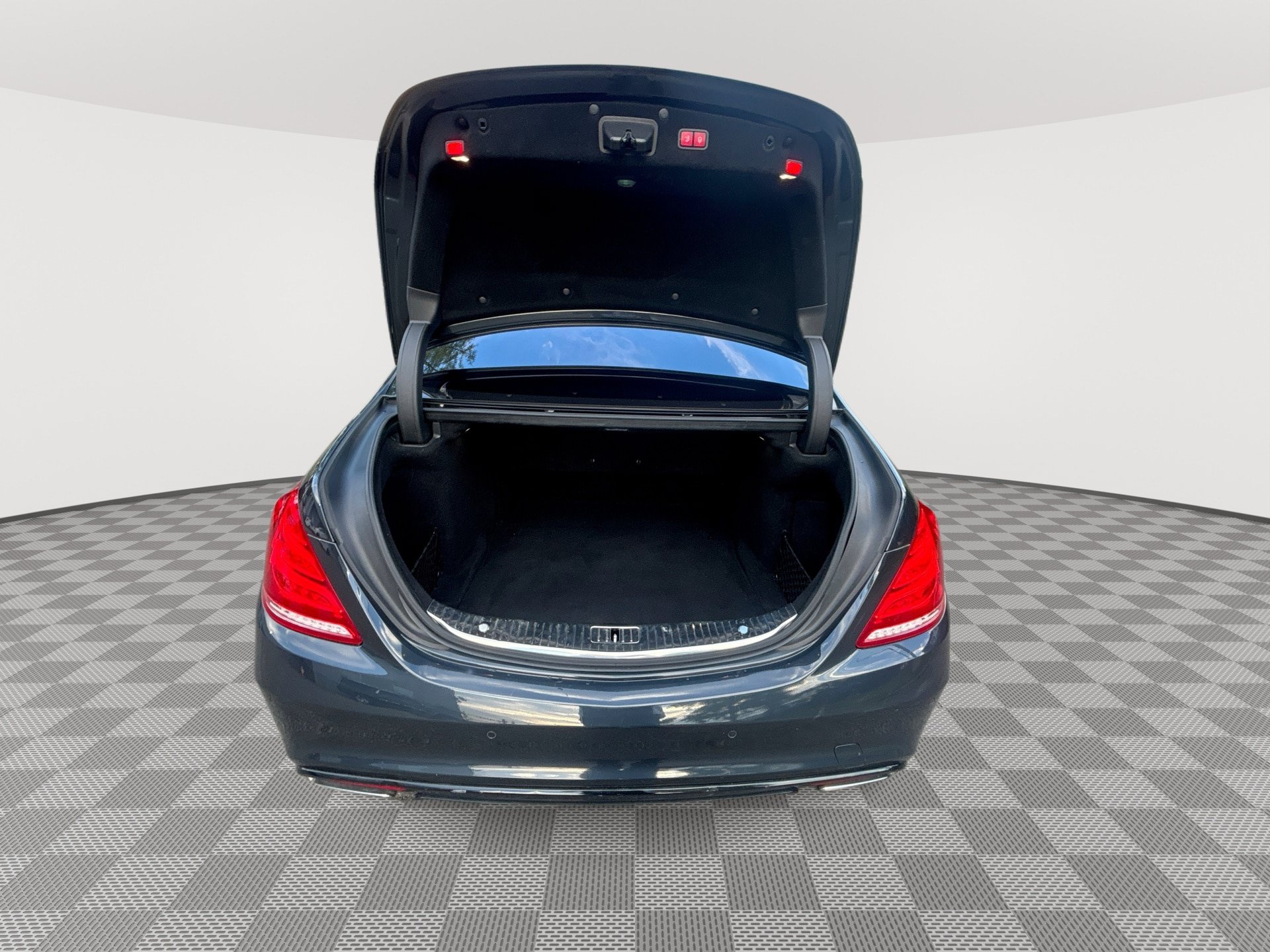 Used 2017 Mercedes-Benz S 550 4MATIC Sedan image 21