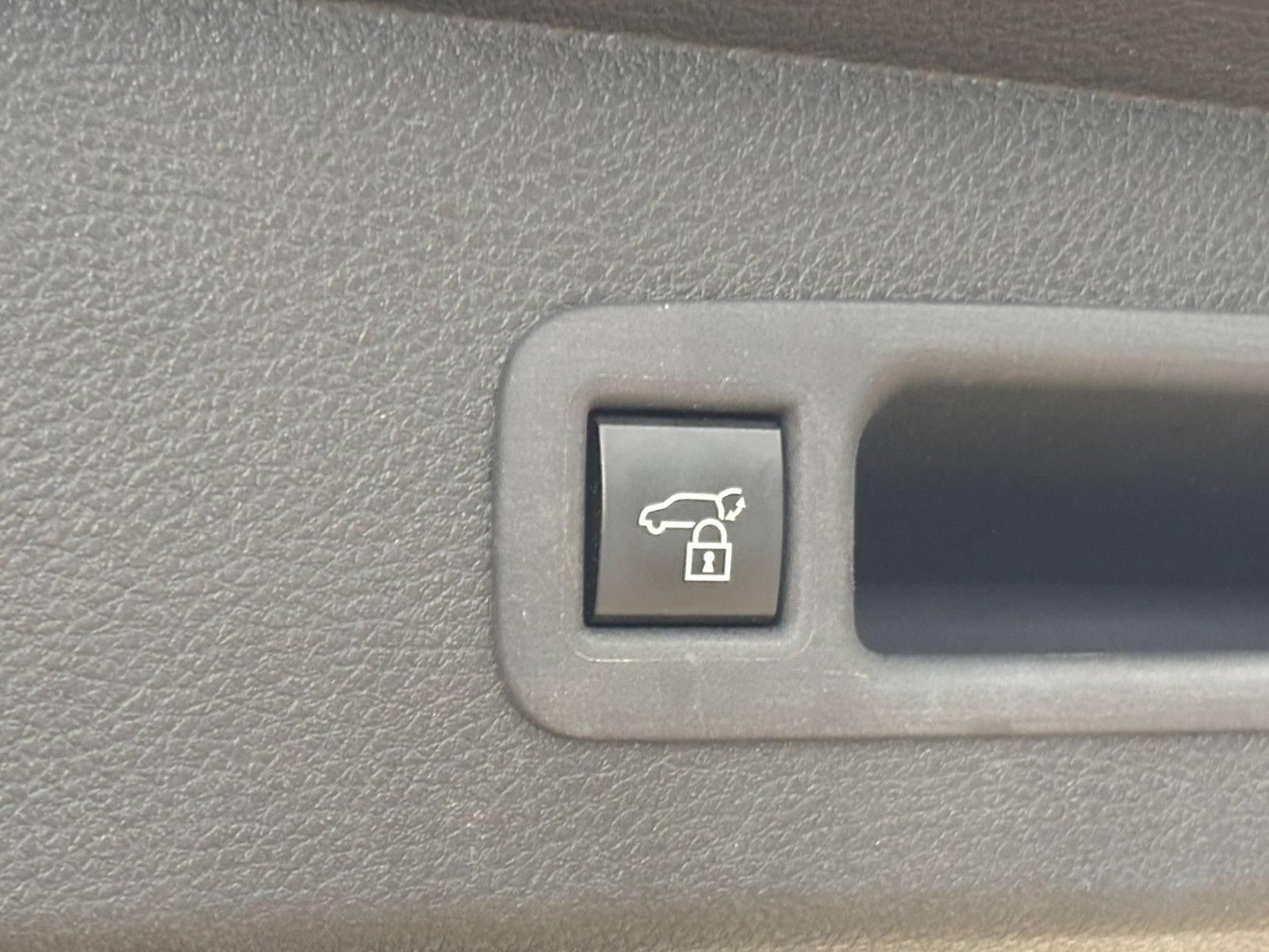 Used 2025 Toyota Sienna XLE FWD image 22
