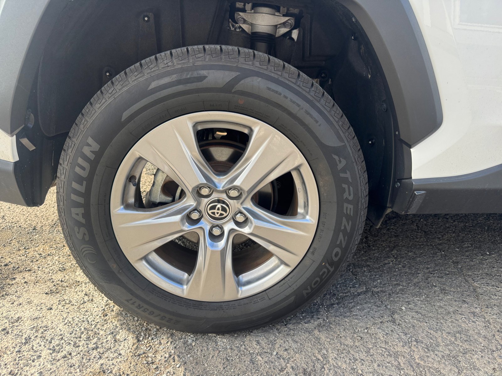 Used 2022 Toyota RAV4 XLE image 18