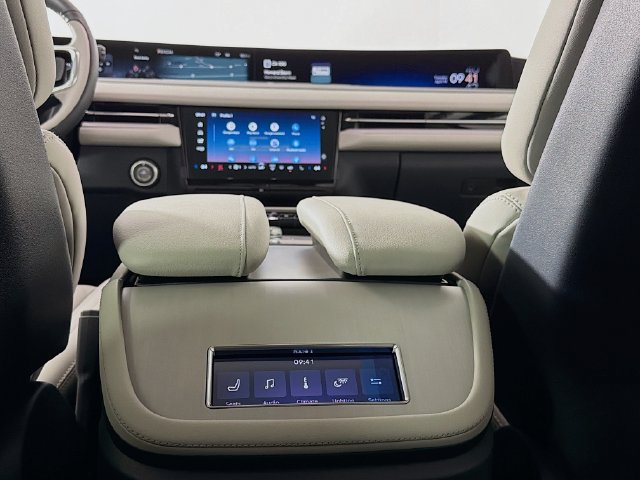 New 2026 Lincoln Navigator L Premier AWD/4WD image 28