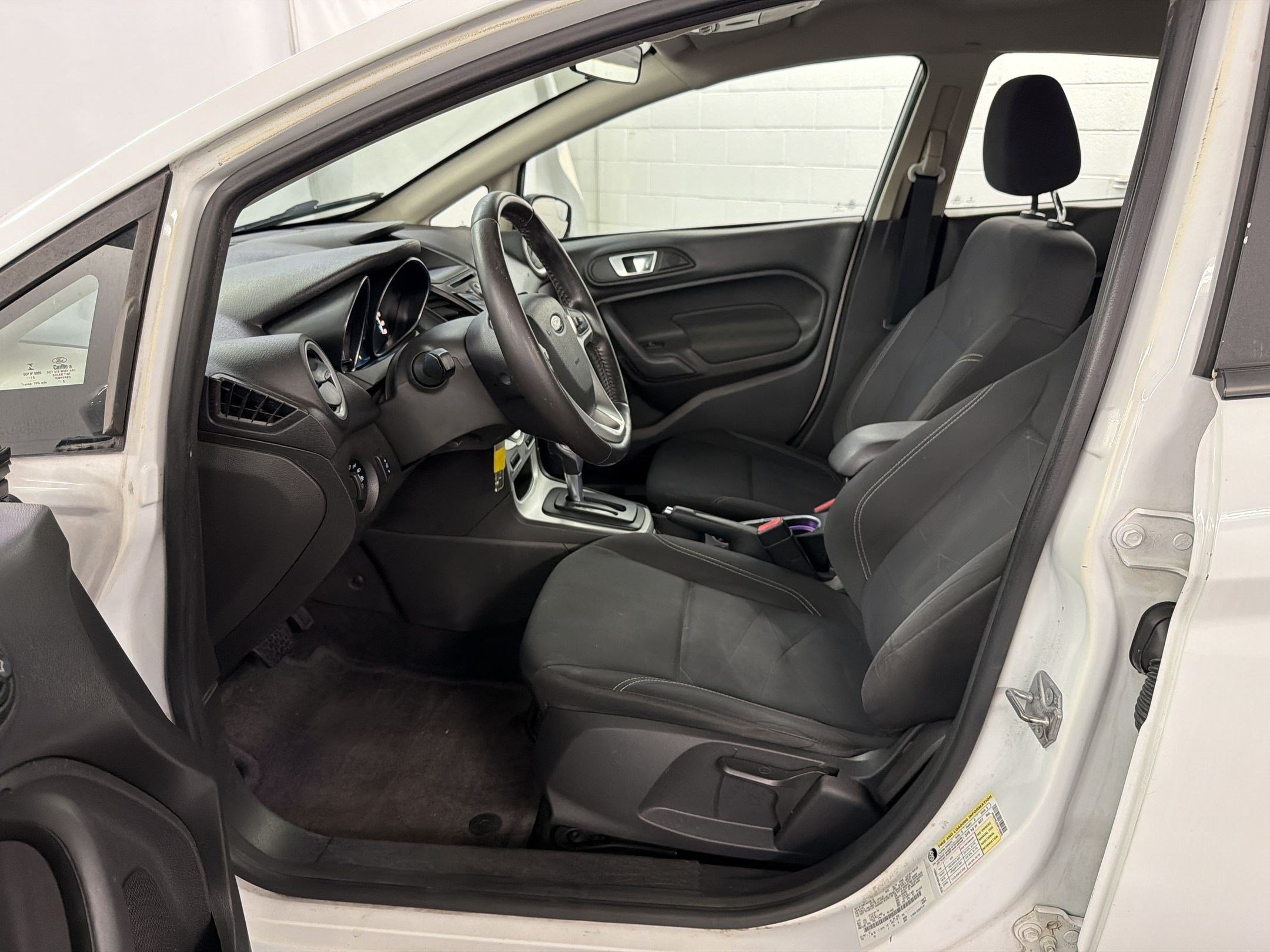 Used 2016 Ford Fiesta SE FWD image 5