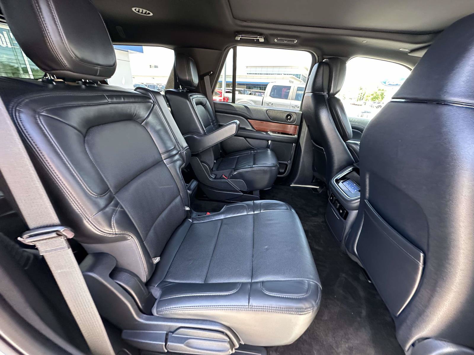 Used 2022 Lincoln Navigator Reserve w/ Monochromatic Package AWD/4WD image 23