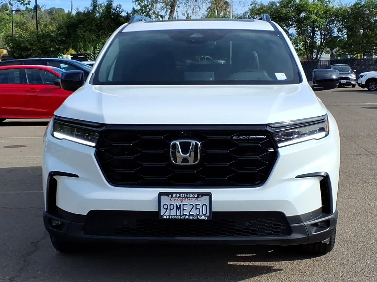Certified 2025 Honda Pilot Black Edition image 2