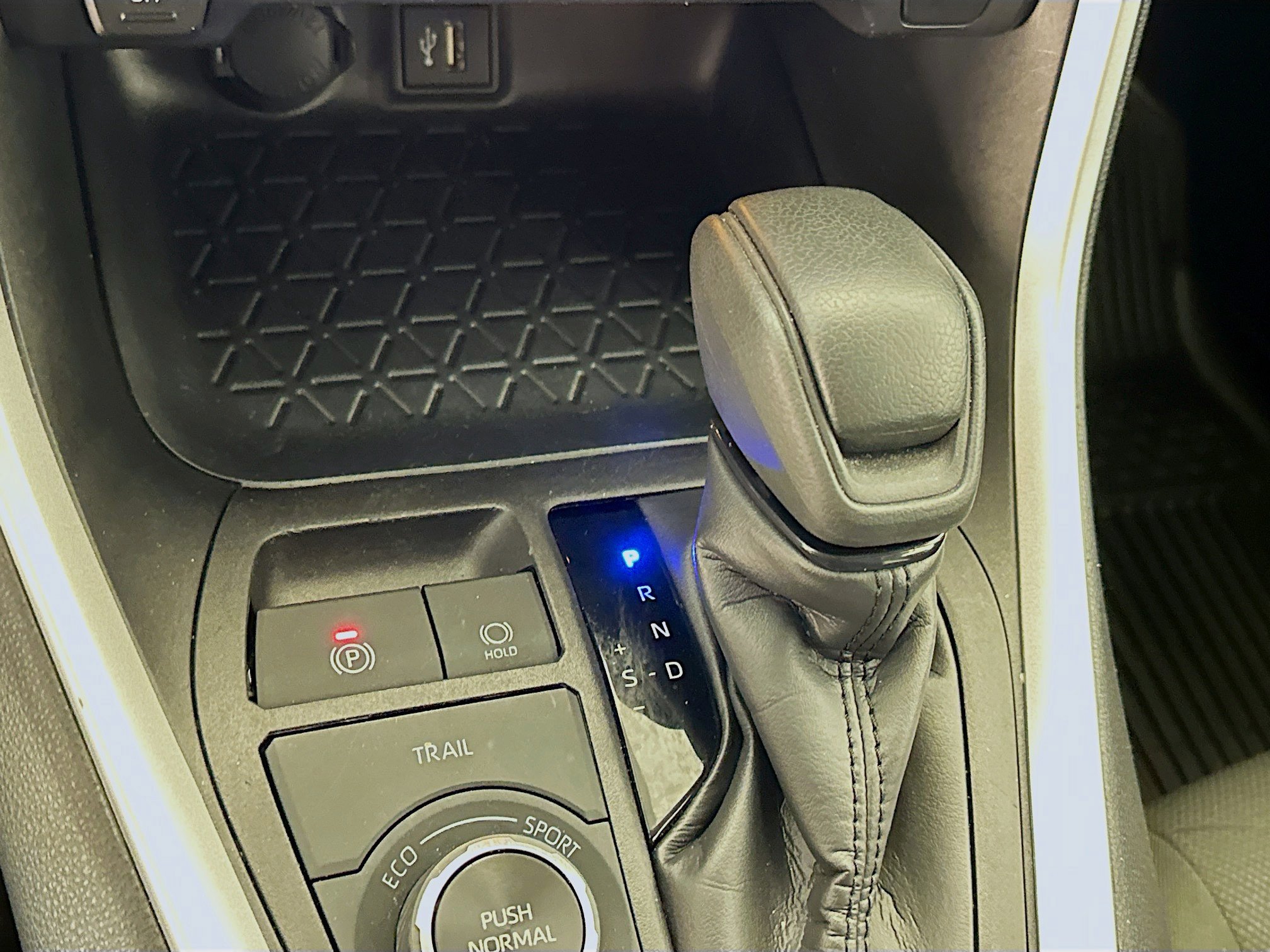 Used 2025 Toyota RAV4 XLE image 25