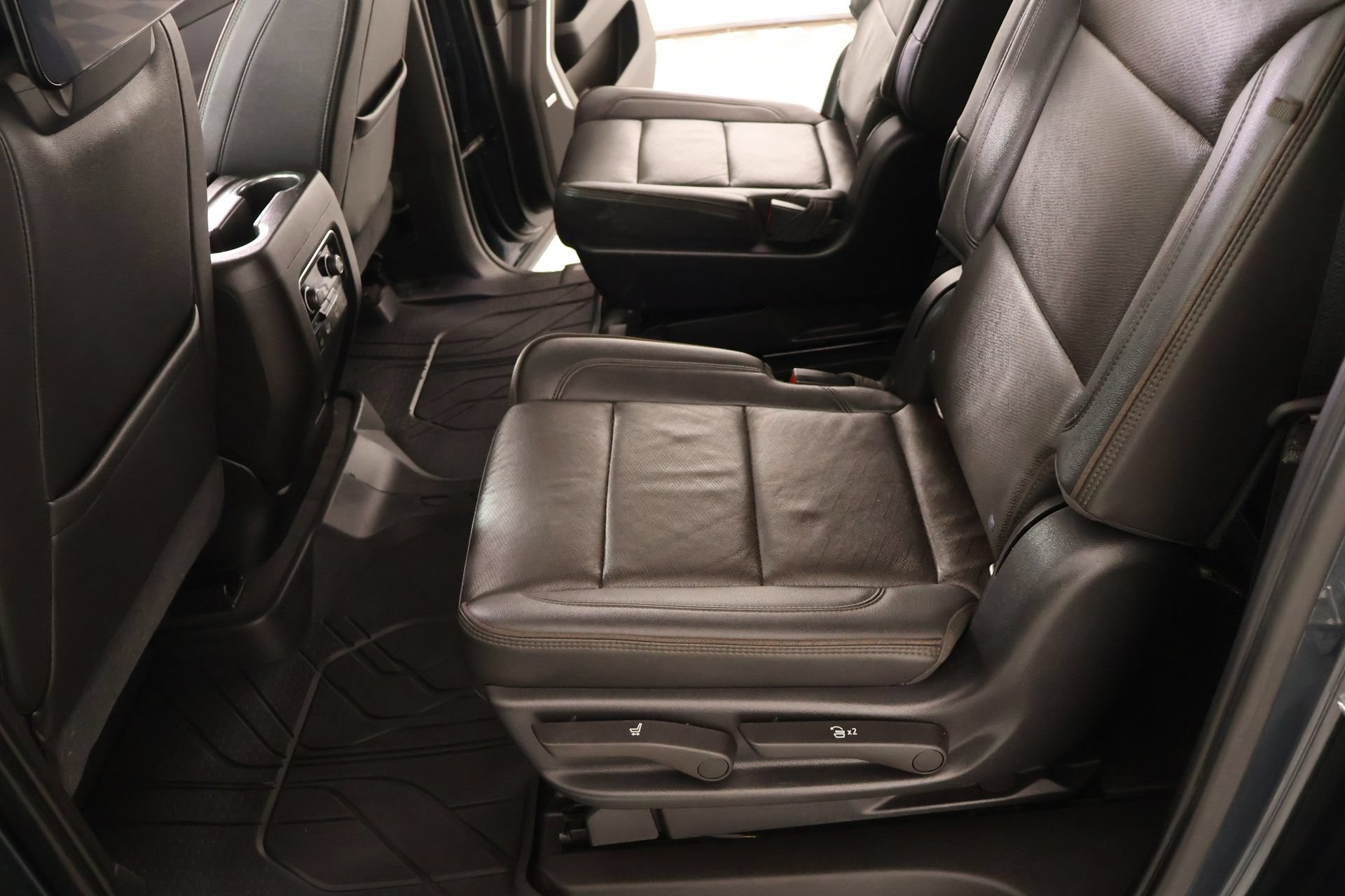 Used 2021 Chevrolet Suburban High Country AWD/4WD image 13