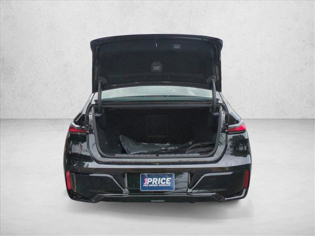 Used 2025 BMW 750e xDrive AWD/4WD image 6