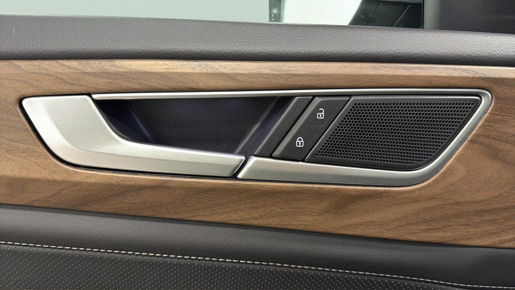 Certified 2026 Volkswagen Atlas SE FWD image 16