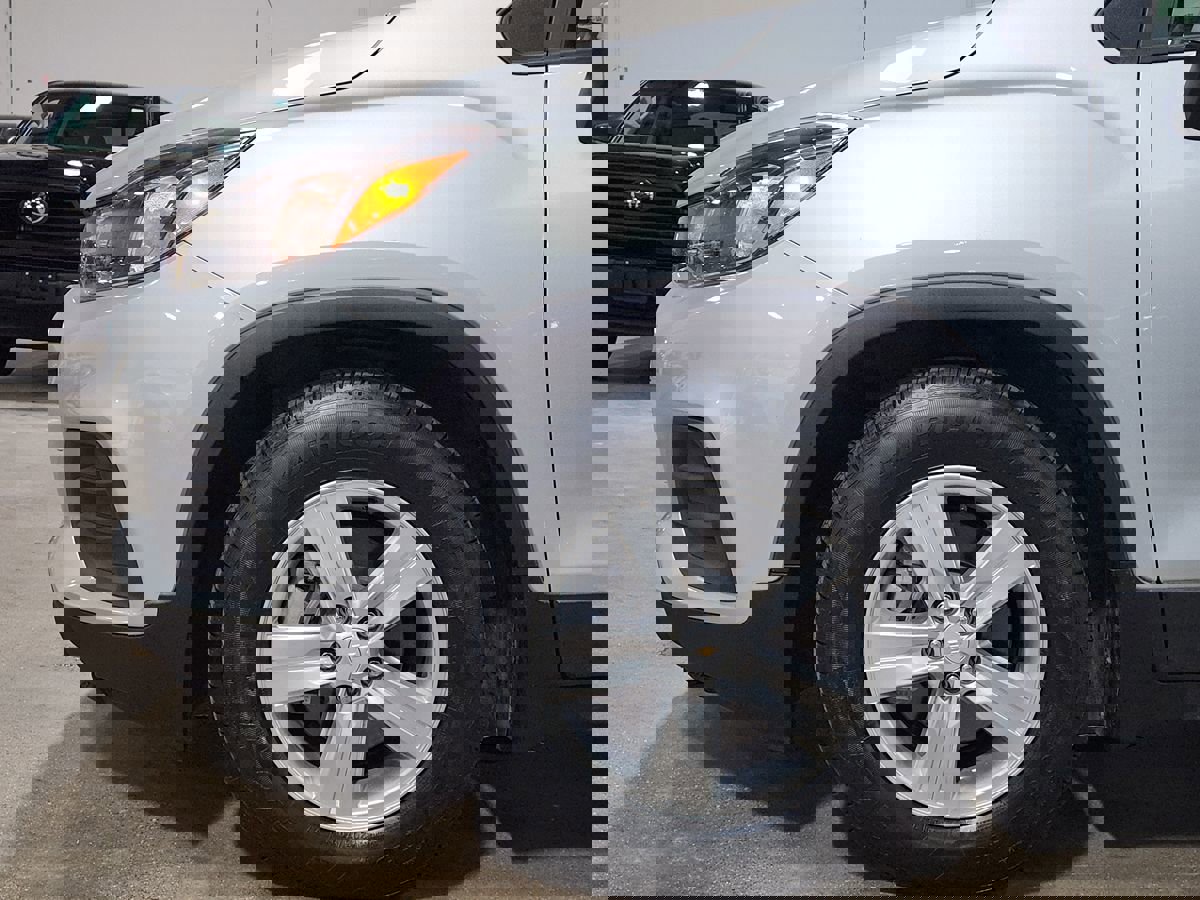 Used 2022 Chevrolet Trax LS w/ Tint and Cruise Package image 5