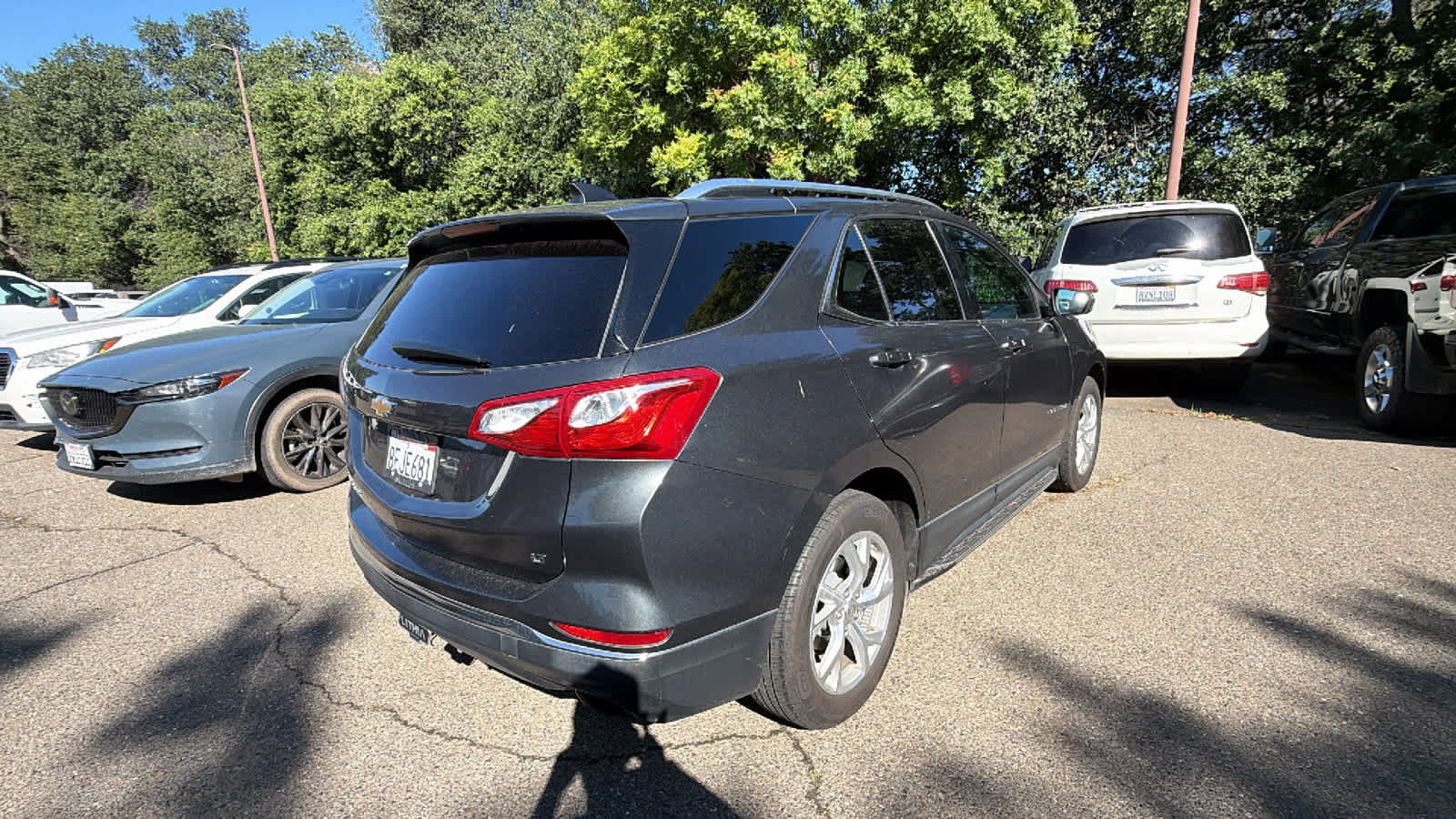 Used 2018 Chevrolet Equinox LT w/ LPO, Hit The Road Package FWD image 5