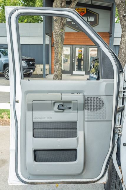 Used 2014 Ford E-350 and Econoline 350 XLT RWD image 17