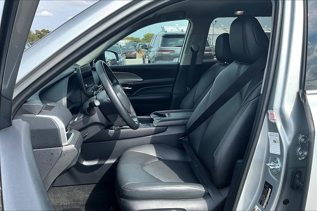 Used 2025 Toyota Grand Highlander FWD image 33