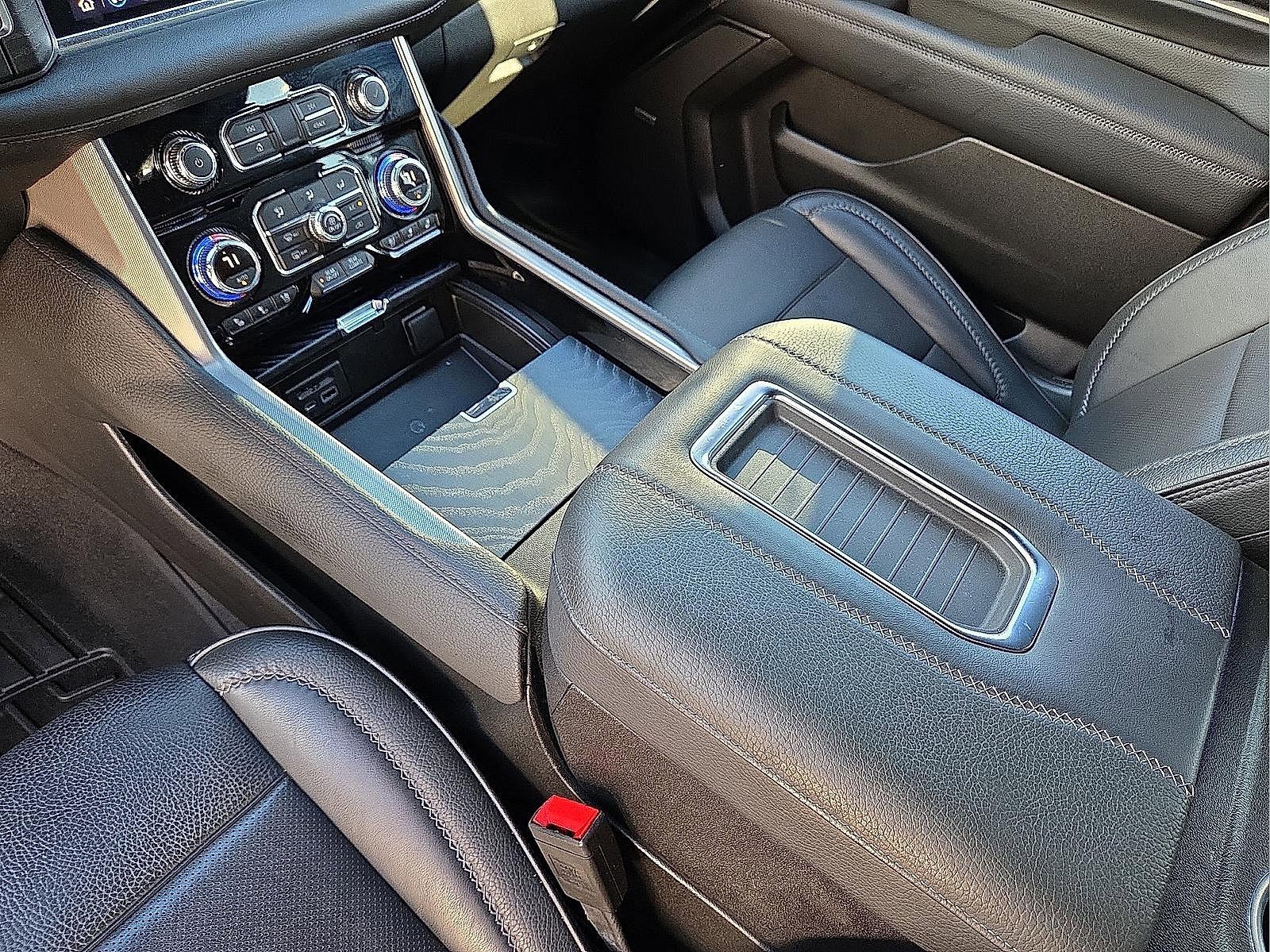 Used 2021 GMC Yukon Denali image 25