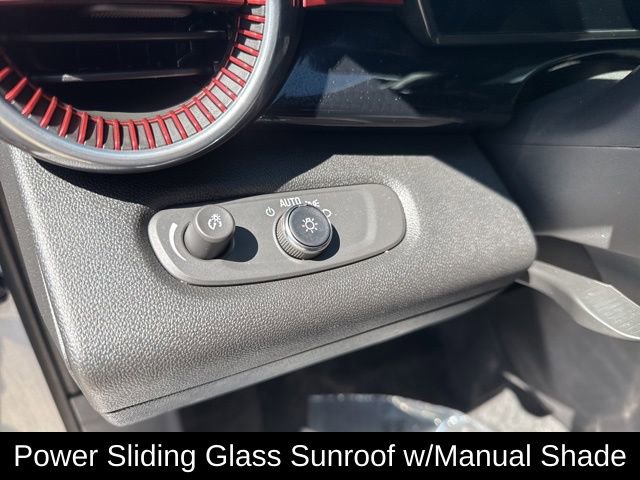 Used 2024 Chevrolet Trax RS w/ Sunroof Package FWD image 18