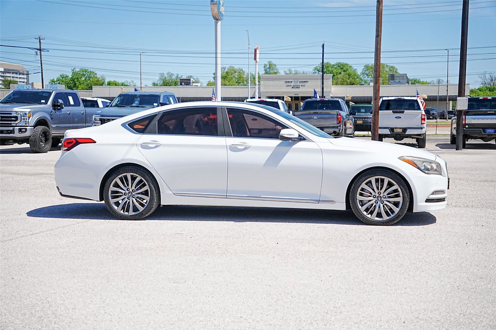 Used 2015 Hyundai Genesis 5.0 image 4