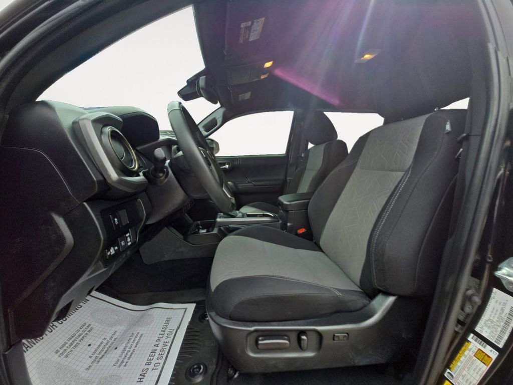 Used 2022 Toyota Tacoma TRD Sport w/ Black Out Package (TMS) AWD/4WD image 9