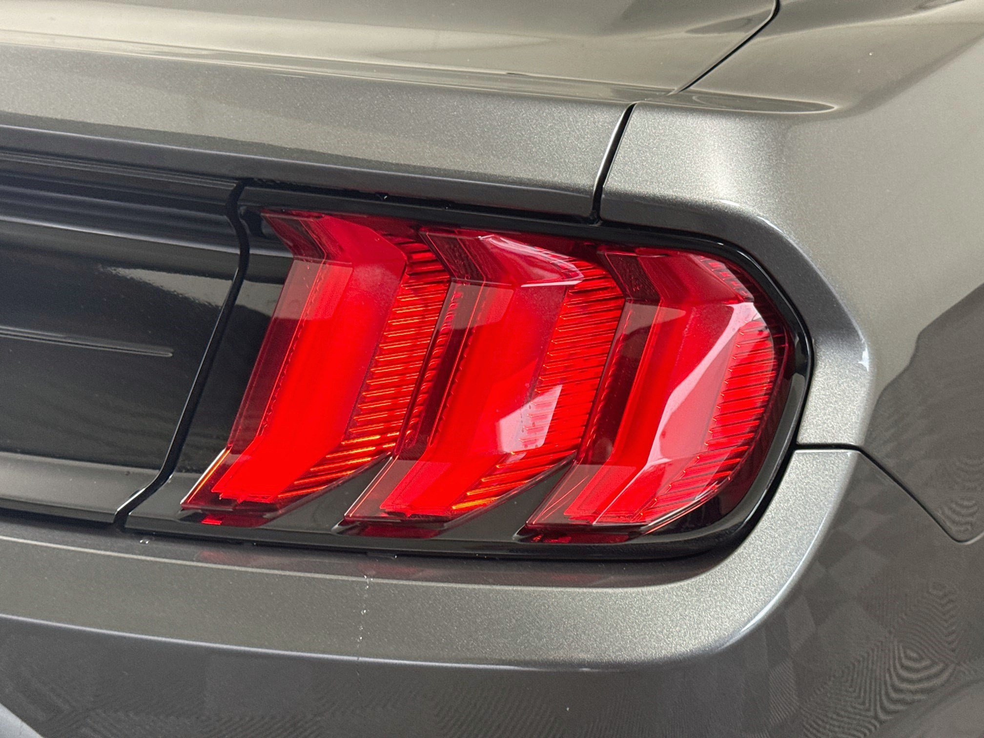 Used 2020 Ford Mustang Coupe RWD image 32