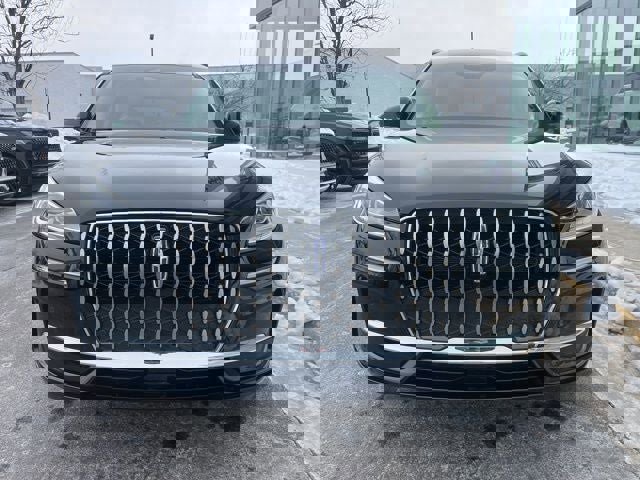 Used 2025 Lincoln Corsair Grand Touring w/ Equipment Group 301A image 2