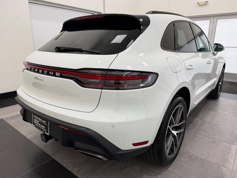 Certified 2025 Porsche Macan AWD/4WD image 7
