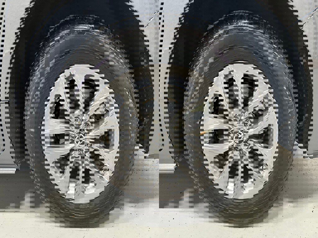 Used 2025 Toyota Sienna XLE image 68