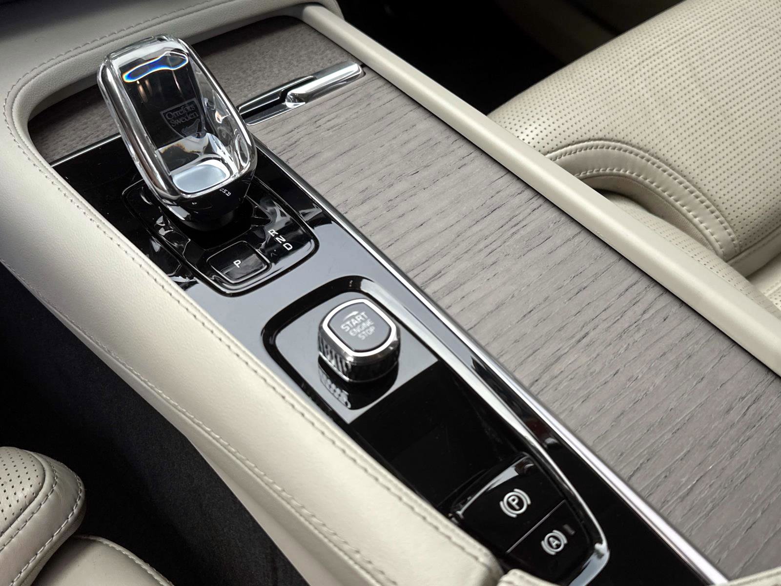 Certified 2023 Volvo XC90 B6 Ultimate w/ Protection Package Premier image 24