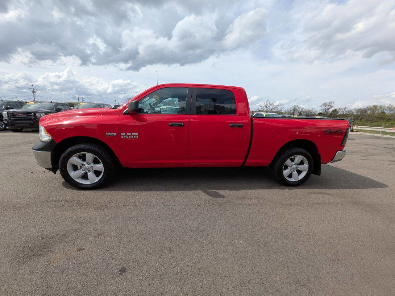Used 2018 RAM 1500 Classic SLT image 2
