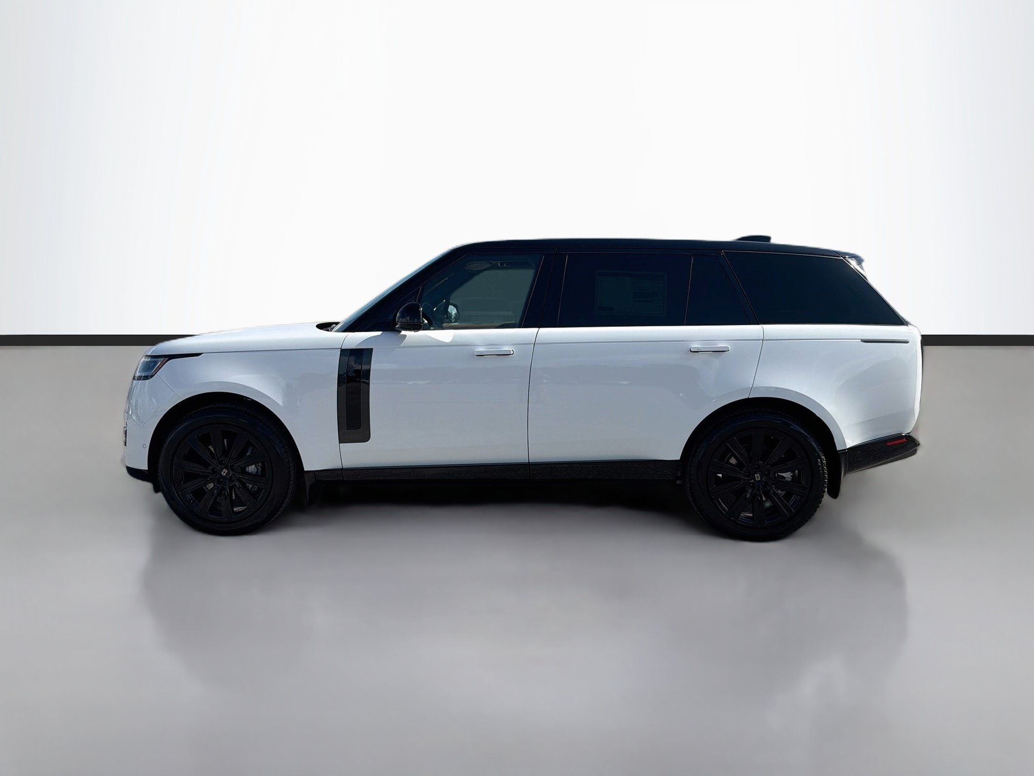 New 2027 Land Rover Range Rover Long Wheelbase SE AWD/4WD image 2