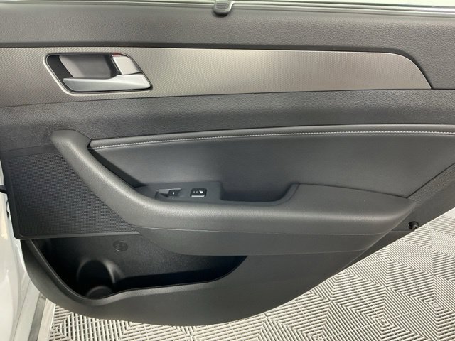 Used 2017 Hyundai Sonata Limited 2.0T FWD image 11