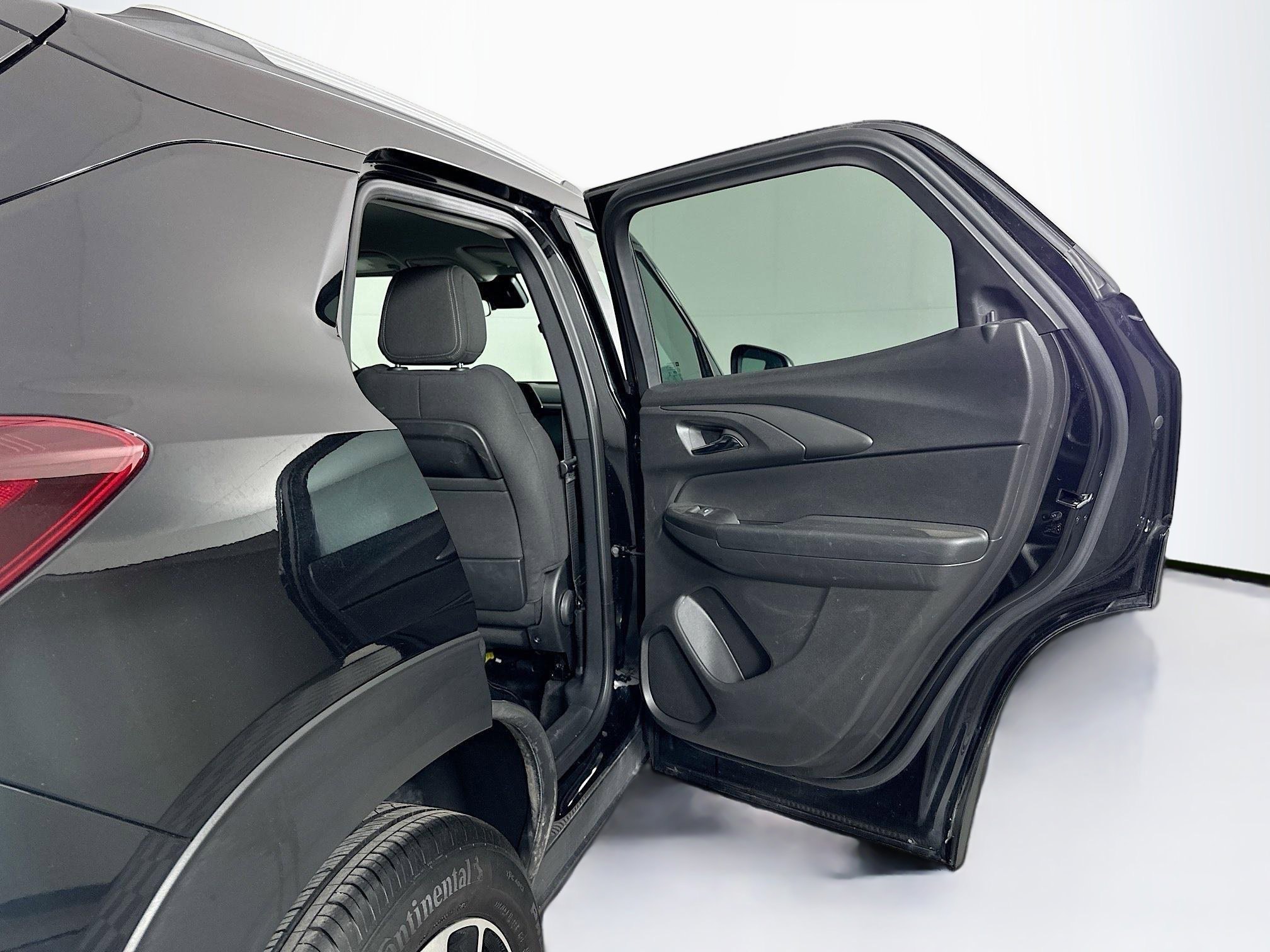 Used 2025 Chevrolet TrailBlazer LT AWD/4WD image 28