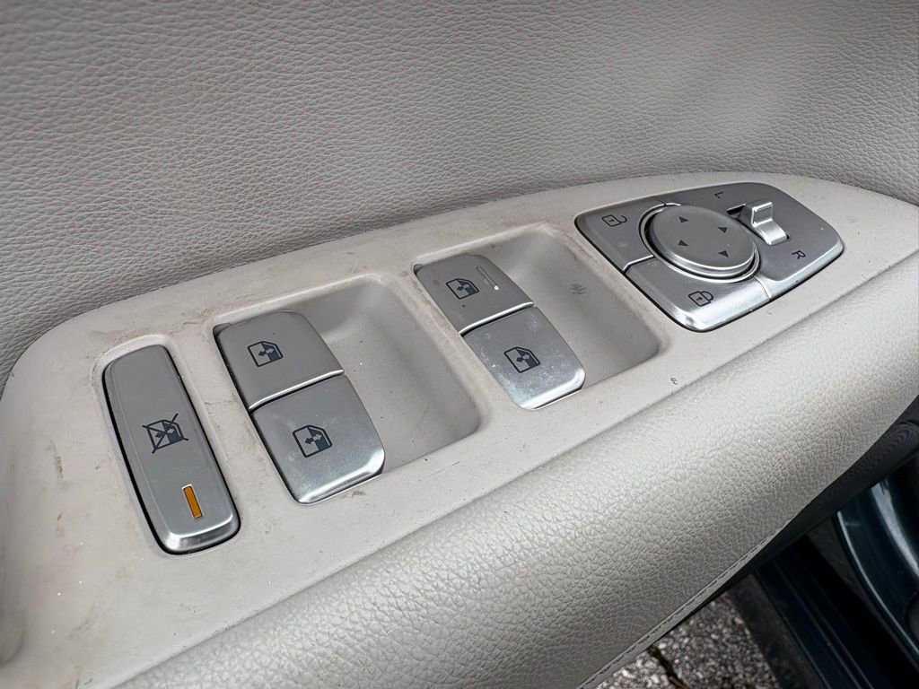 Used 2023 Genesis G70 2.0T image 20