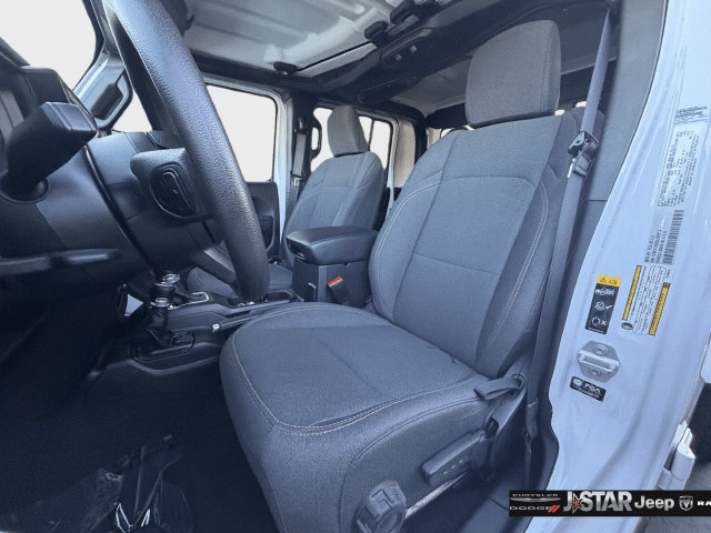 Used 2025 Jeep Gladiator Sport AWD/4WD image 11