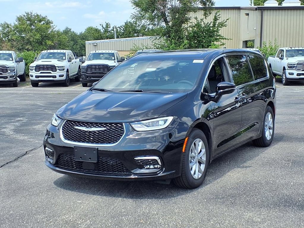 New 2026 Chrysler Pacifica Limited w/ Uconnect Theater Family Group FWD image 2
