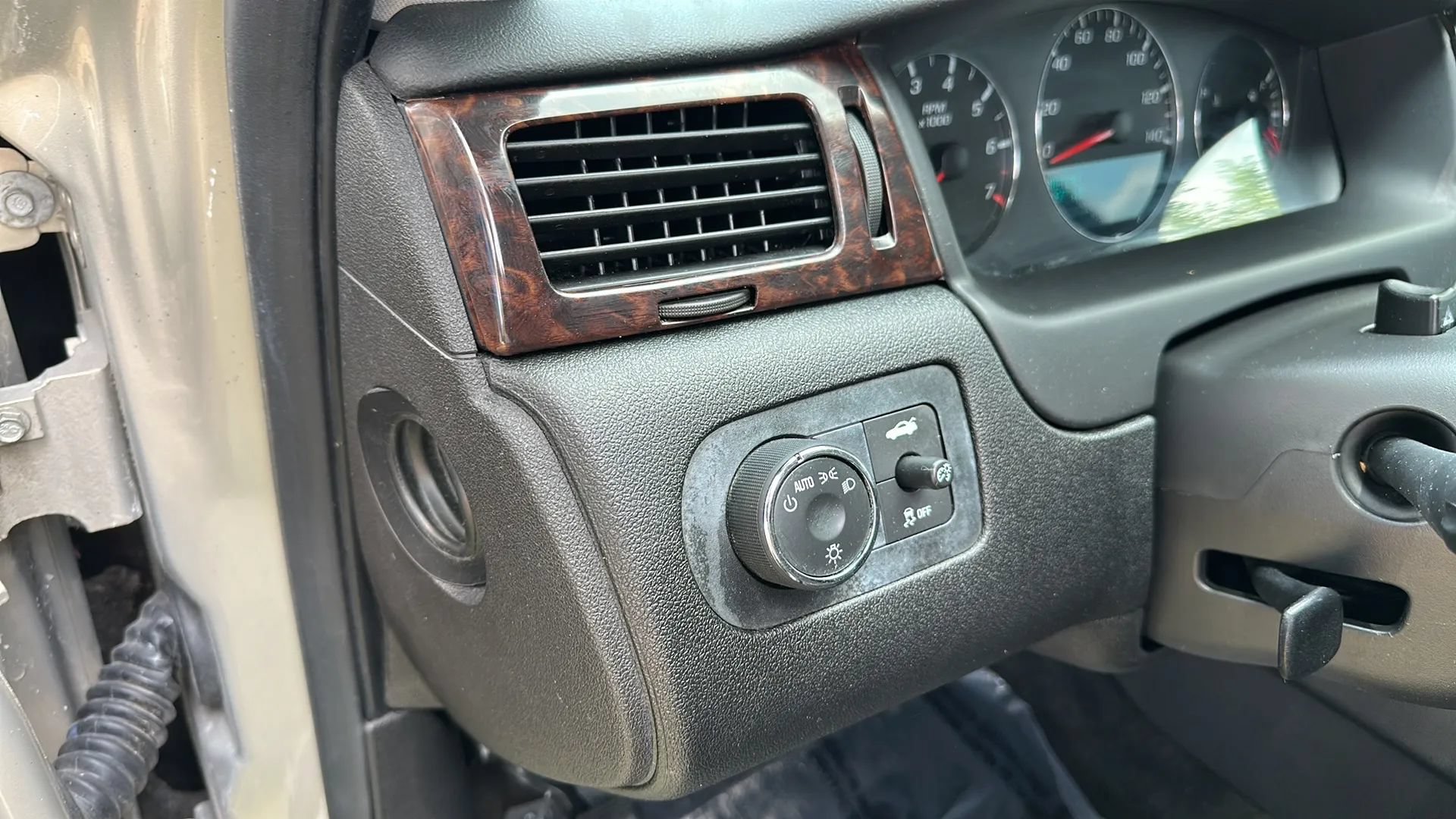 Used 2012 Chevrolet Impala LT FWD image 33
