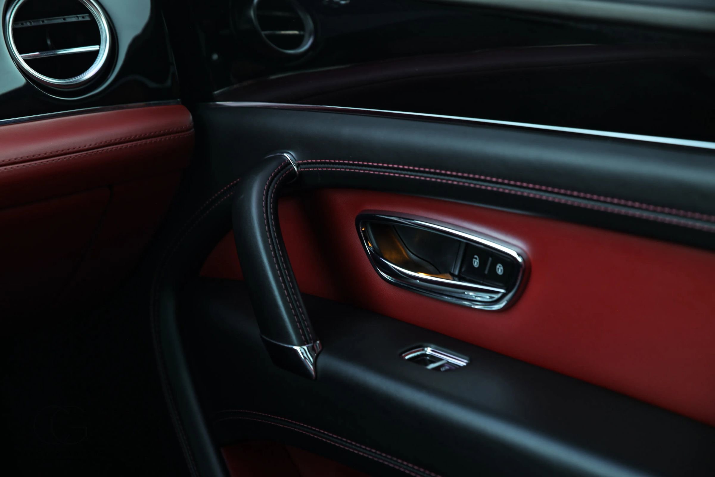 Used 2019 Bentley Bentayga image 37