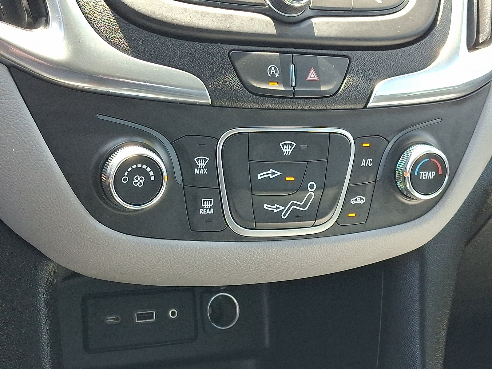 Used 2024 Chevrolet Equinox LS AWD/4WD image 17