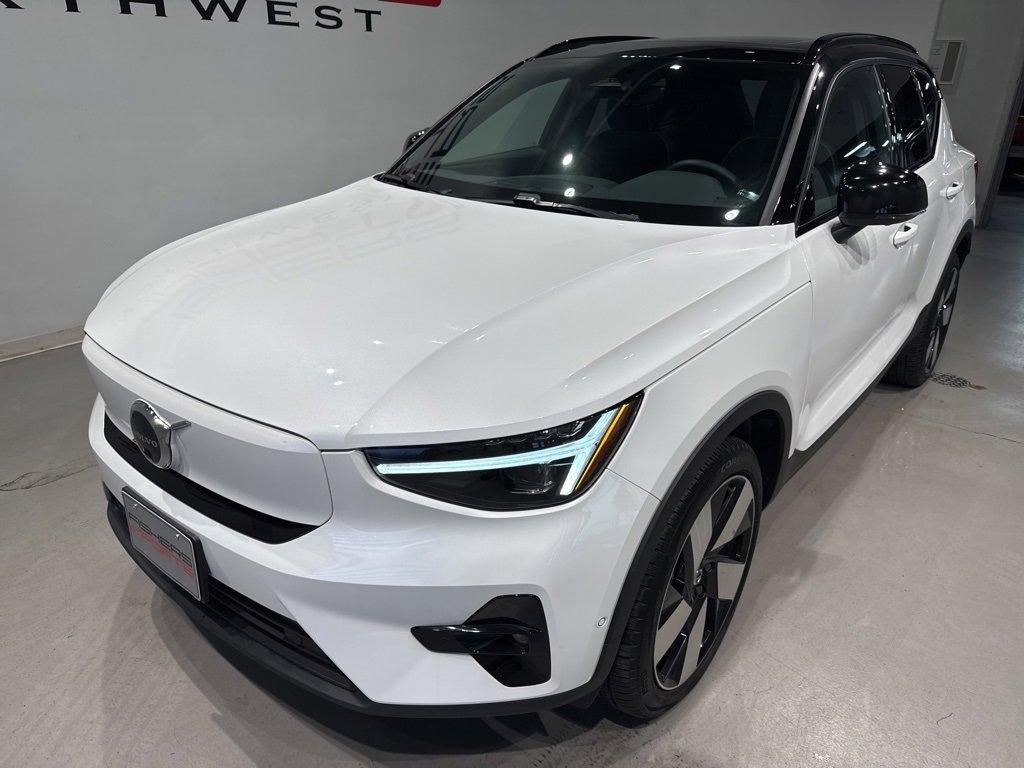Used 2024 Volvo XC40 Recharge Plus w/ Protection Package Premier image 10