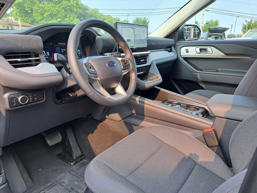 New 2026 Ford Explorer Active RWD image 8