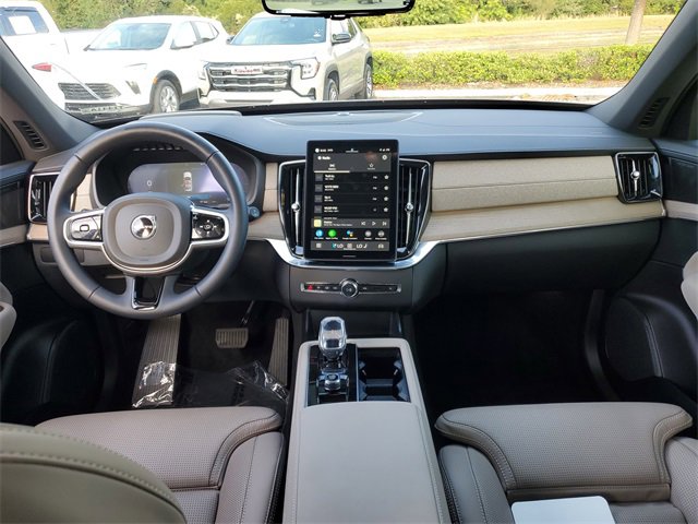 Used 2025 Volvo XC90 B6 Ultra w/ Protection Package Premier image 11