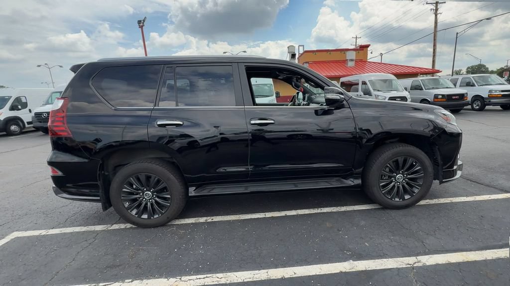 Used 2022 Lexus GX 460 Premium w/ Accessory Package AWD/4WD image 9