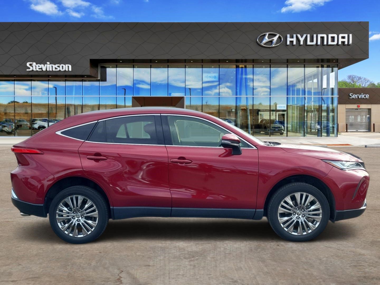 Used 2022 Toyota Venza Limited image 4