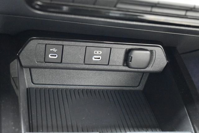 Used 2024 Toyota Prius XLE AWD/4WD image 23