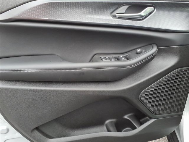 New 2025 Jeep Grand Cherokee L Altitude image 9